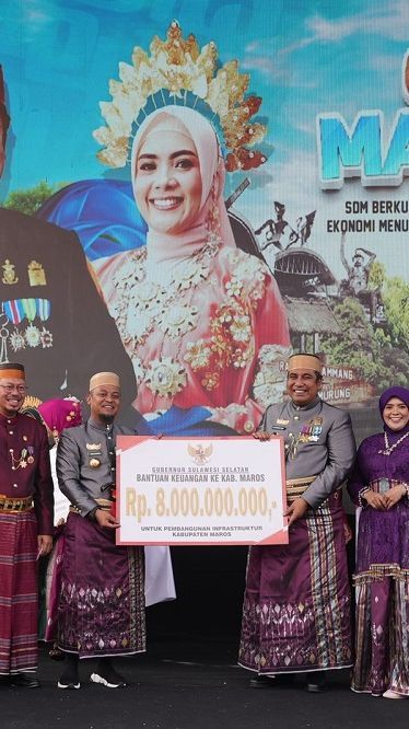 Gubernur Sulsel Serahkan Rp8 Miliar untuk Pembangunan Infrastruktur di Maros