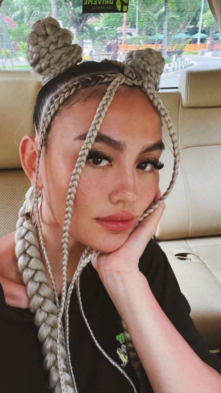 Disebut Nenek-nenek Gaya Hip Hop, Ini Potret Terbaru Agnez Mo yang Makin Stunning dengan Karier Gemilang