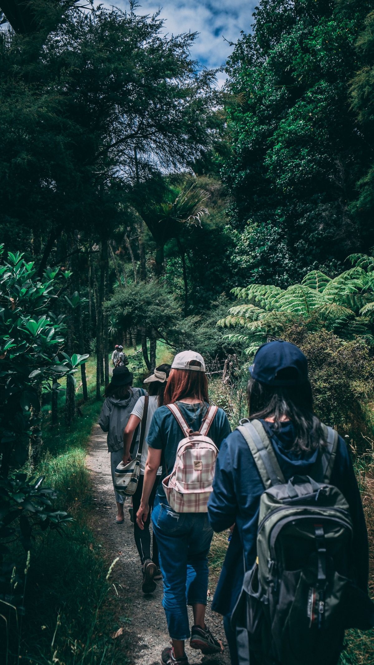 7 Masalah Kesehatan yang Umum Dialami saat Berjalan-jalan di Alam Terbuka