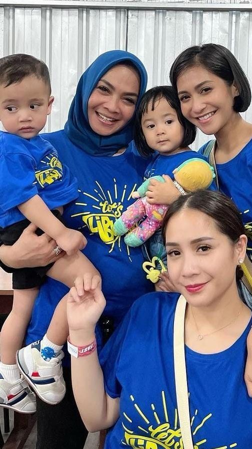 Good Looking dan Good Rekening, Potret Mama Rieta Bareng Anak dan Cucu yang Selalu Jadi Pusat Perhatian