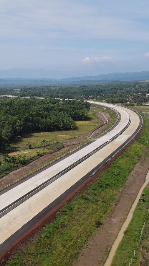 Baru Diresmikan Presiden, Ini Andil Brantas Abipraya di Tol Cisumdawu