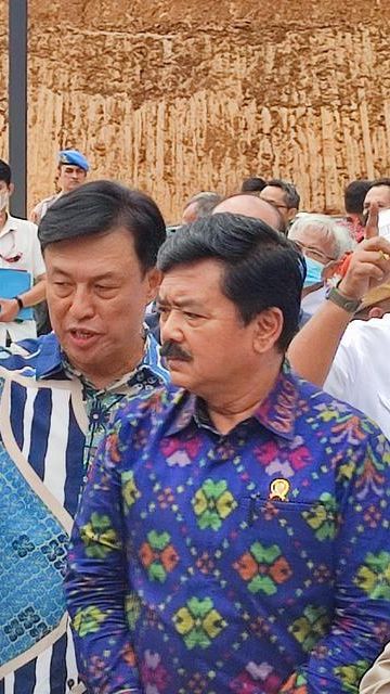 Menteri Hadi Bagi-Bagi Sertifikat Gratis, Minta Warga Lapor Jika Ada Petugas BPN Lakukan Pungli