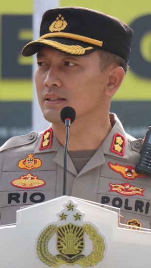 Potret Ganteng dan Gagah AKBP Rio Wahyu Anggoro Pindah Tugas Jadi Kapolres Bogor