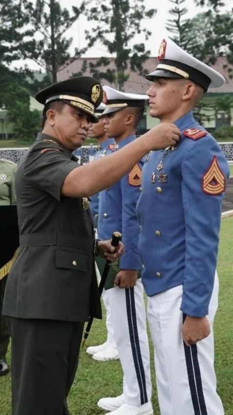 Gantengnya Enzo Allie Akmil TNI Berdarah Prancis di 'Kirab Pamitan Taruna', Dimintai Foto Para Wanita