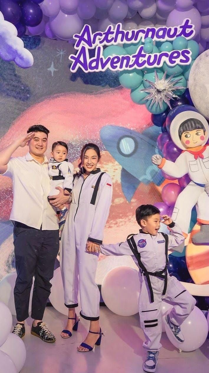 Ganteng Abis, Potret Arthur Anak Sulung Chef Arnold Rayakan Ultah Ke-4 Bertema Astronot