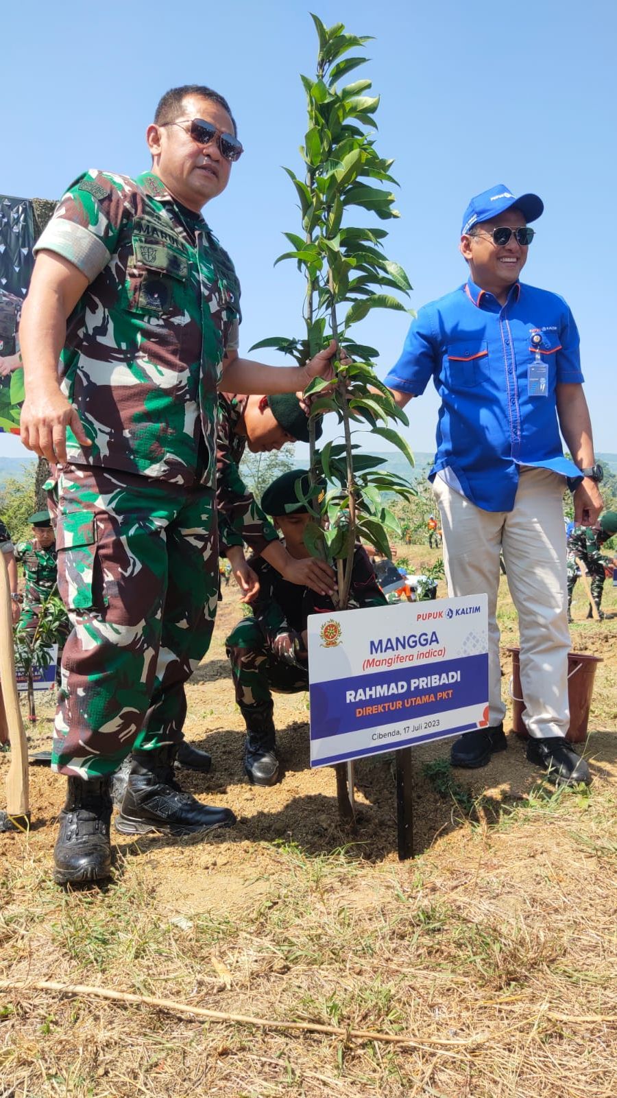 Momen Pangkostrad Tanam Pohon Bareng Pupuk Kaltim: Sudah Lama Tak Pegang Cangkul