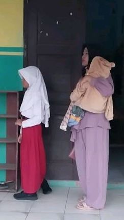 Suasana Hari Pertama Masuk SD di Jateng, Orang Tua Rebutan Bangku Paling Depan Buat Anak