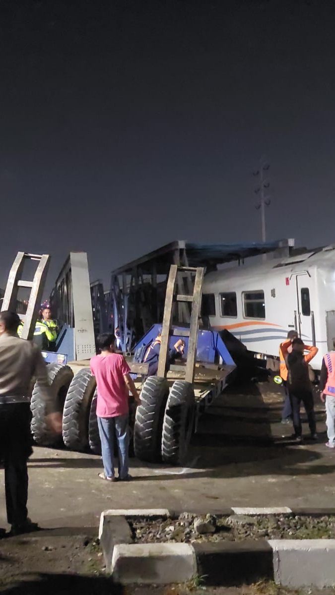 Tak Ada Korban dalam Kecelakaan KA Brantas Tabrak Truk