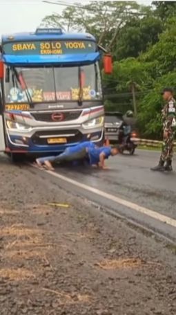 Sopir Bus Ugal-ugalan, Warganet Soroti Hukuman dari Anggota TNI, 'Biar Sehat'