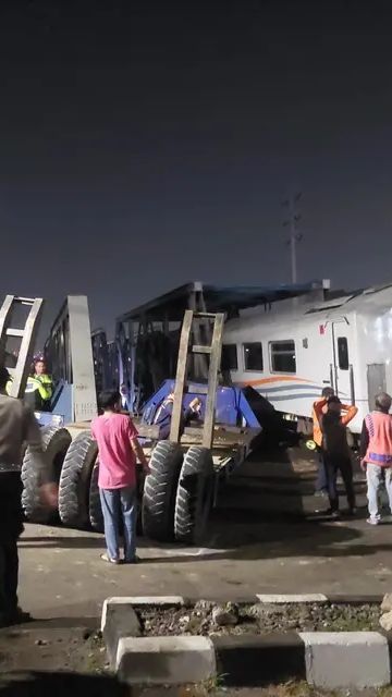 Alami Kerugian Usai Kecelakaan Kereta di Semarang, KAI Bakal Tuntut Pengguna Jasa Truk?