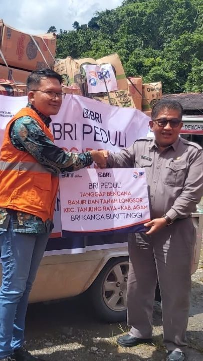 FOTO: BRI Peduli Salurkan Bantuan Tanggap Bencana Banjir dan Longsor Padang