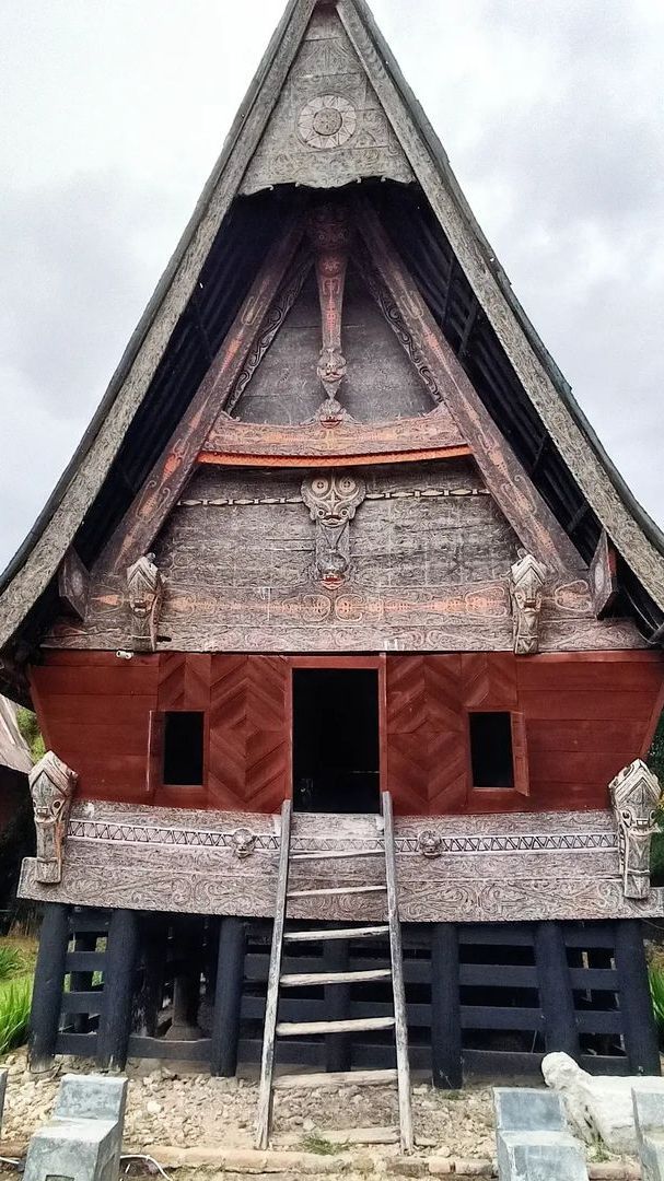 Dikenal Kokoh dan Tahan Gempa, Ini Keunikan Rumah Adat Batak yang Penuh Filosofi