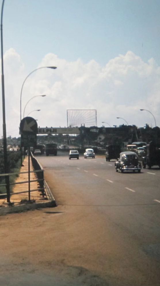 Potret Kota Jakarta Tahun 1973, Dari Becak Sampai Es Potongnya Bikin Nostalgia