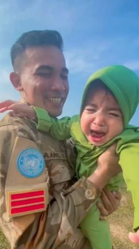 Risiko jadi TNI, Anak Nangis Kejer Ogah Digendong karena Lama Ditinggal Tugas 'Antara Haru & Lucu'