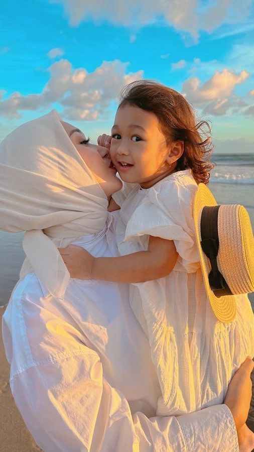 Deretan Foto Rumi Anak Dian Pelangi Liburan di Bali, Akan Menginjak 3 Tahun Posenya Cute Banget!