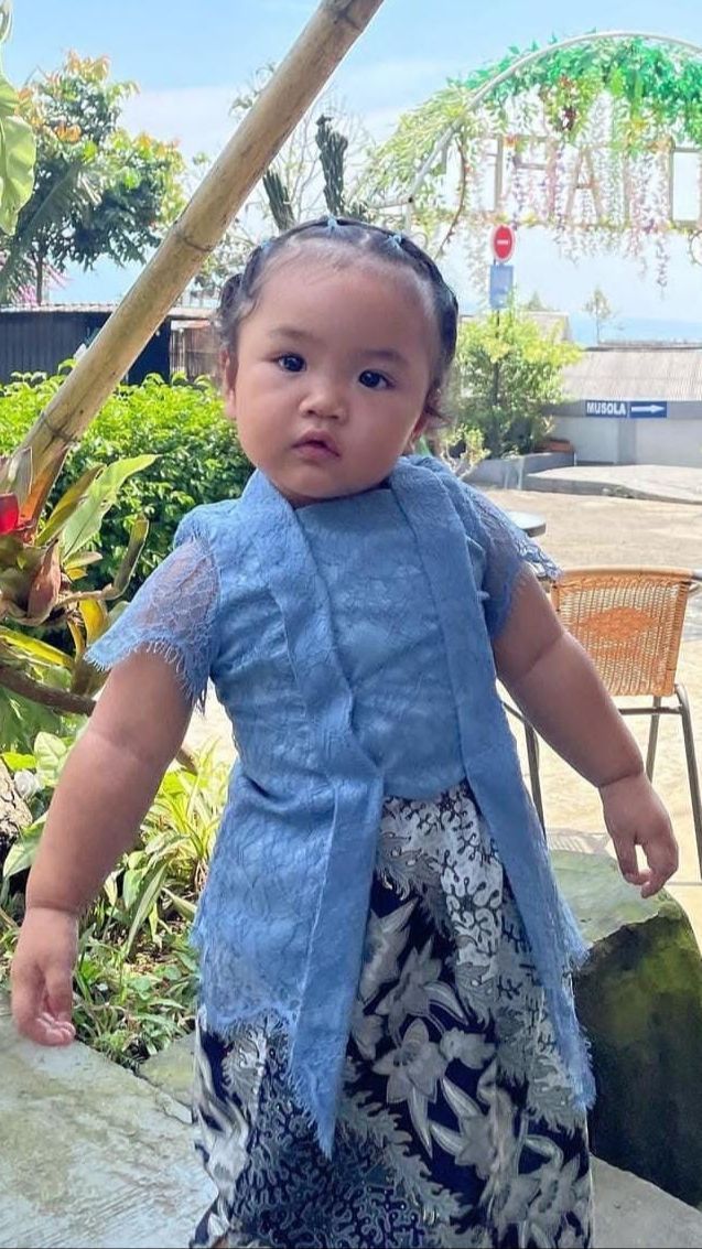 Cantik dan Anggunnya Xarena Anak Siti Badriah Pakai Kebaya, Netizen Auto Gemas!