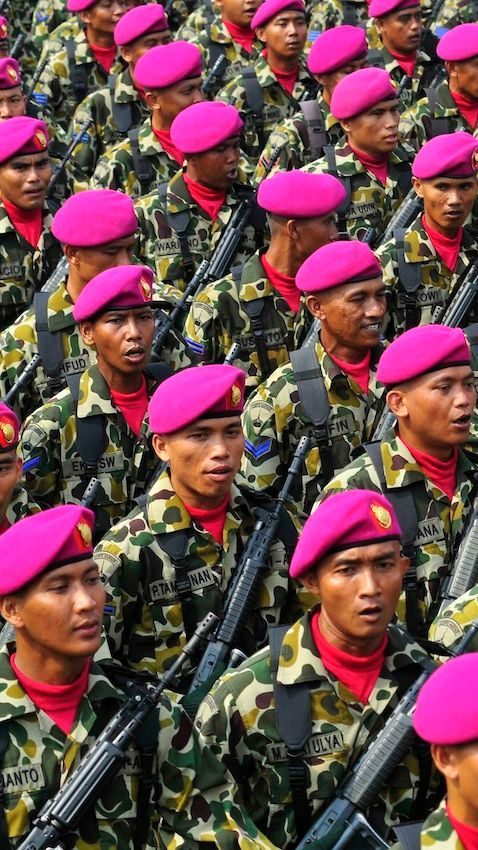 Saking Bersyukur, Ibu Jemput Anaknya Selesai Pendidikan Marinir TNI AL Pakai Gerobak Dagangannya di Pasar