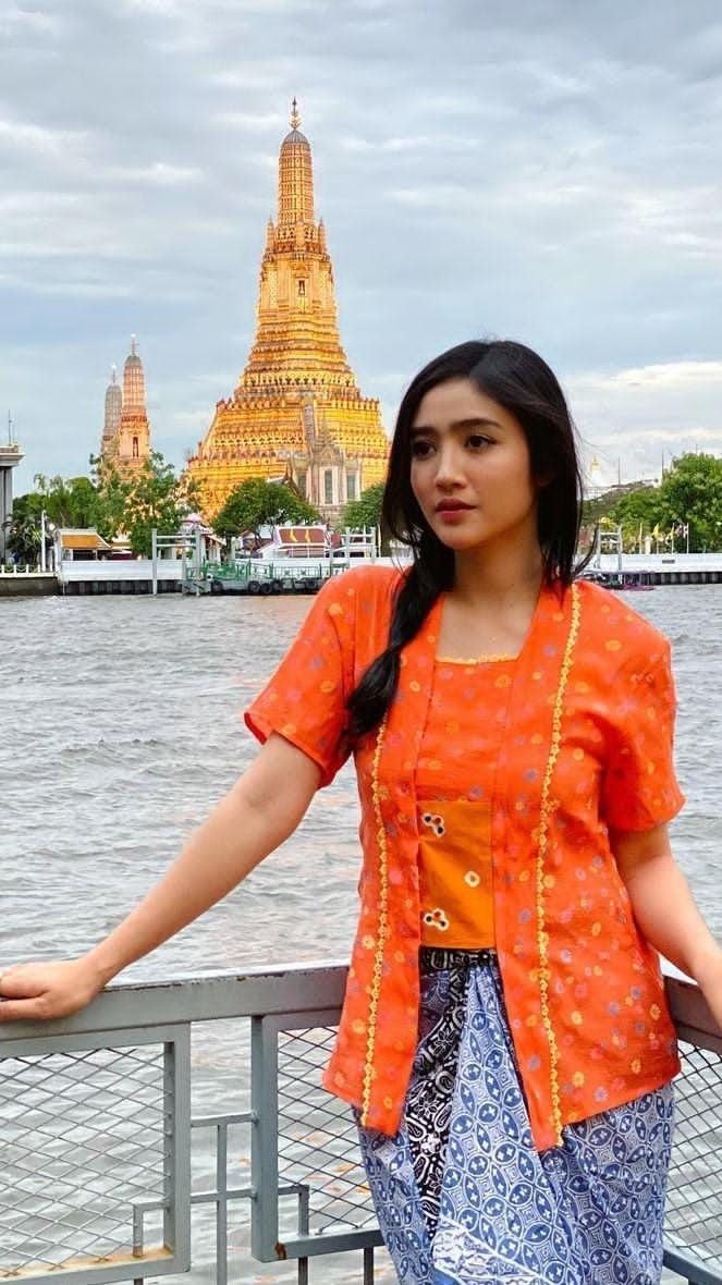 Anggunnya Febby Rastanty Berkebaya di Thailand, Dipuji Cantiknya Indonesia Banget