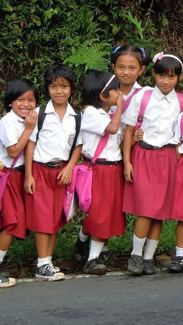 Siswa Baru Tak Wajib Beli Seragam di Sekolah, Pemkot Surabaya Minta Orang Tua Lapor jika Pihak Sekolah Memaksa