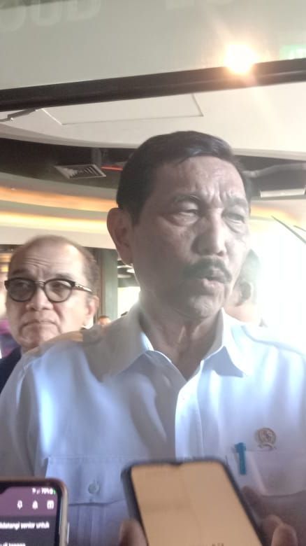 Respons Luhut Soal Bahlil Ingin Maju Jadi Ketum Golkar: Silakan Saja