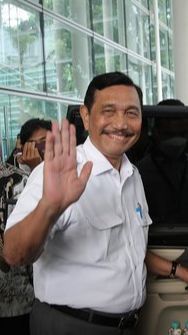 Senior Golkar Ingin Airlangga Diganti: Luhut Paling Punya Kapasitas Jadi Ketum