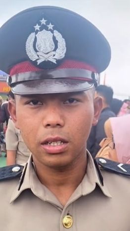 Tak Ada yang Mustahil, Tukang Tahu Keliling Punya Dua Anak Polisi, Momen Putra ke-7 Lulus Bintara Penuh Haru