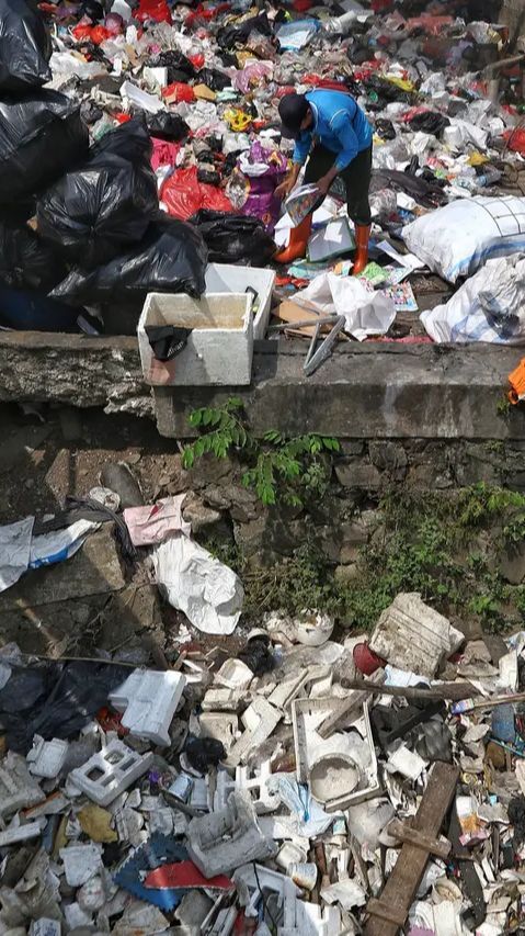 6 Fakta Surabaya Darurat Sampah, Bikin Lingkungan Kotor dan Bau Tak Sedap