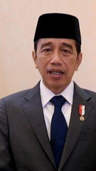 VIDEO: Detik-Detik Jokowi Sematkan Pangkat Lulusan Terbaik Akpol 2023 Anak Eks Kapolri