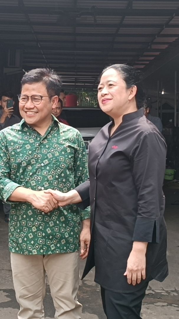 Kompak Berbaju Hijau, Cak Imin dan Istri Sambut Puan Maharani di Rumahnya