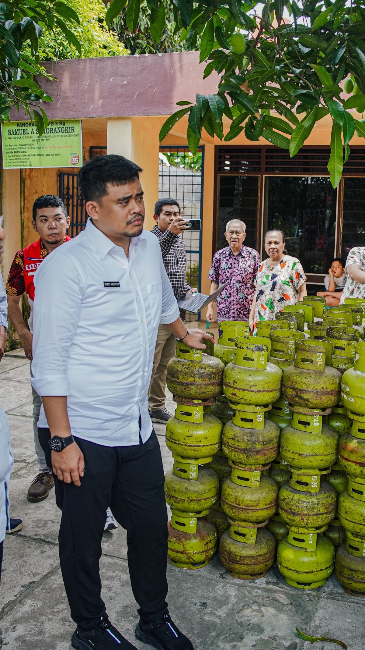 Elpiji 3 Kg Dikeluhkan Langka Oleh Warga, Bobby Nasution Gercep Sidak Pangkalan Gas