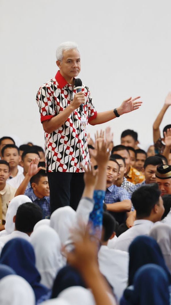 Cerita Ganjar Bangun Sekolah di Desa Terpencil, Jamin Semua Anak Bisa Belajar Gratis