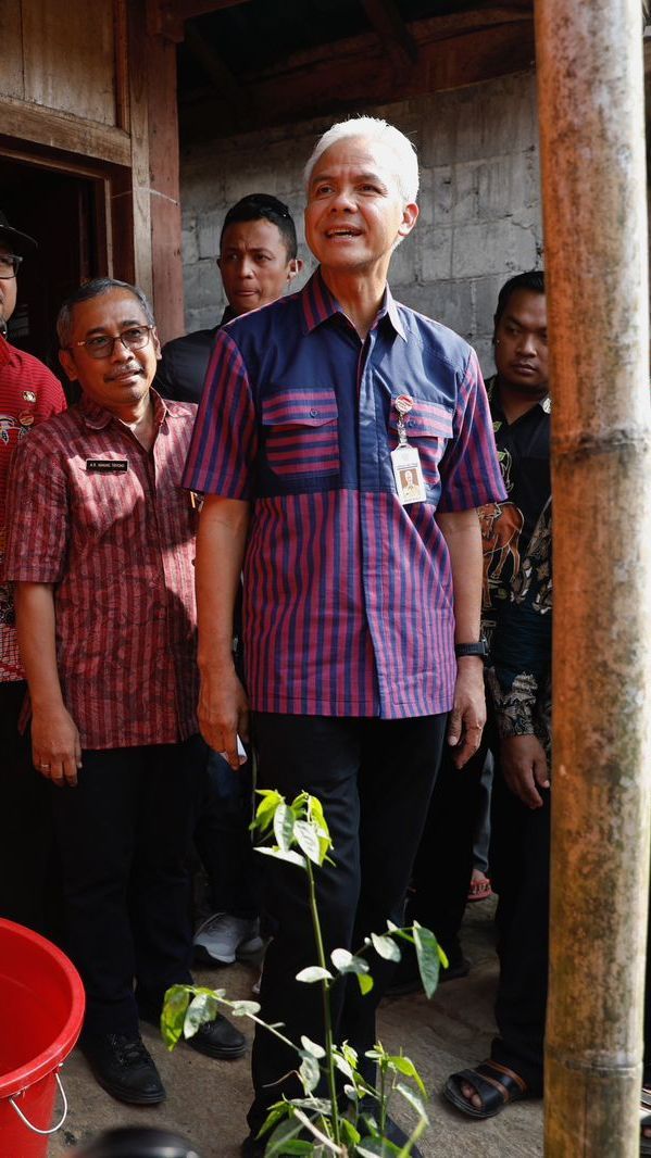 Ganjar Beri Bantuan Air Bersih di Banjarnegara, Warga Tak Perlu Lagi Turun ke Sungai Bawa Ember