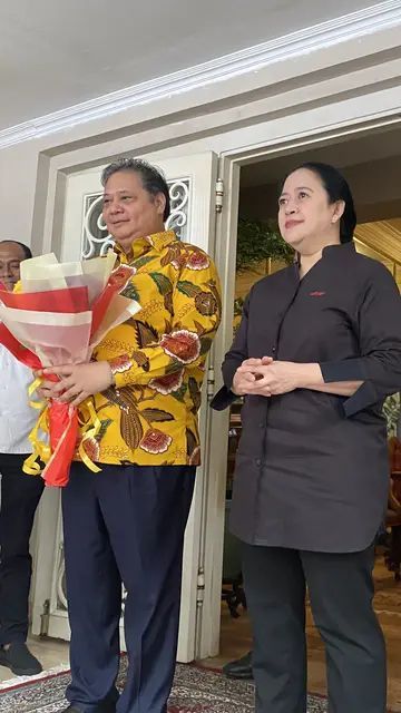 Airlangga Beri Bunga Merah Kuning ke Puan, Golkar: Kokohkan Sikap Politik