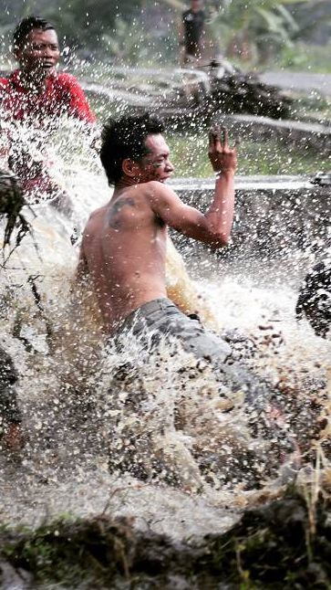 Mengenal Tradisi Popokan Lempar Lumpur di Semarang, Berawal dari Usir Harimau