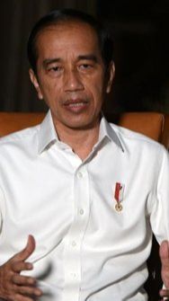 Bangga Produk Lokal, Jokowi Pesan Kemeja Putih Buatan Pelajar SMKN 4 Jambi