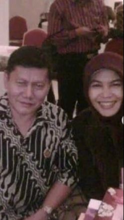 Mengenang Masa Lalu, Wanita Pensiunan TV Swasta Ini Unggah Foto Bareng Artis-artis Ternama