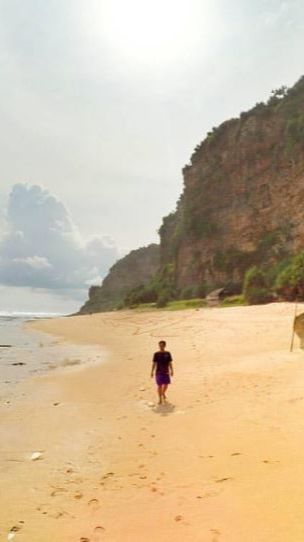 Mengunjungi Pantai Watunene di Gunungkidul, Surga Tersembunyi di Balik Tebing Karang