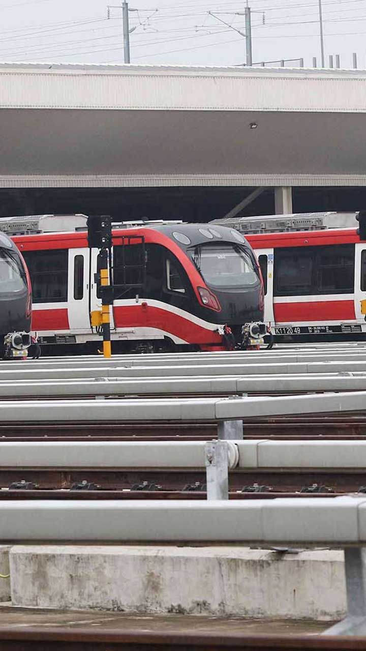 Intip Kesibukan Depo LRT Jabodebek di Jatimulya Jelang Uji Coba