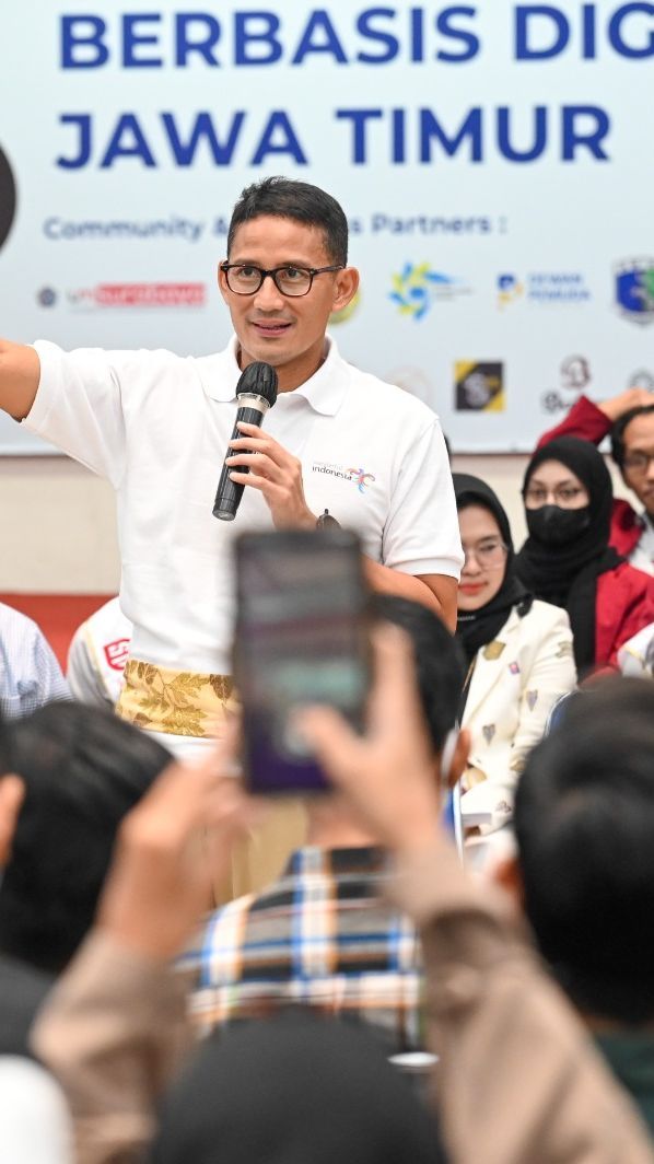 Sandiaga Puji Baju Karya Anak Muda PYCH Binaan BIN