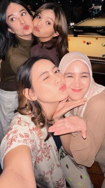 Kompak, Para Pemain Sinetron 'Tajwid Cinta' Saat Hang Out Bareng di Sela Syuting yang Padat