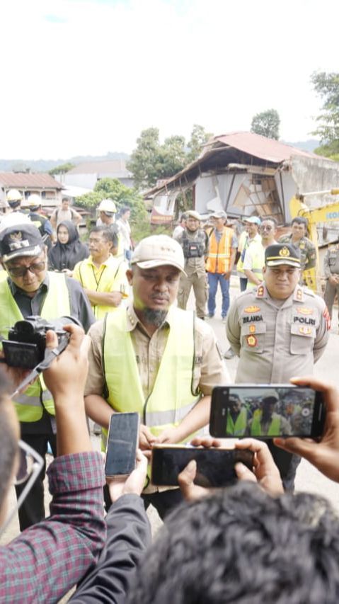 Gubernur Andi Sudirman Tinjau Lokasi Pembangunan Jembatan Sungai Malango di Torut