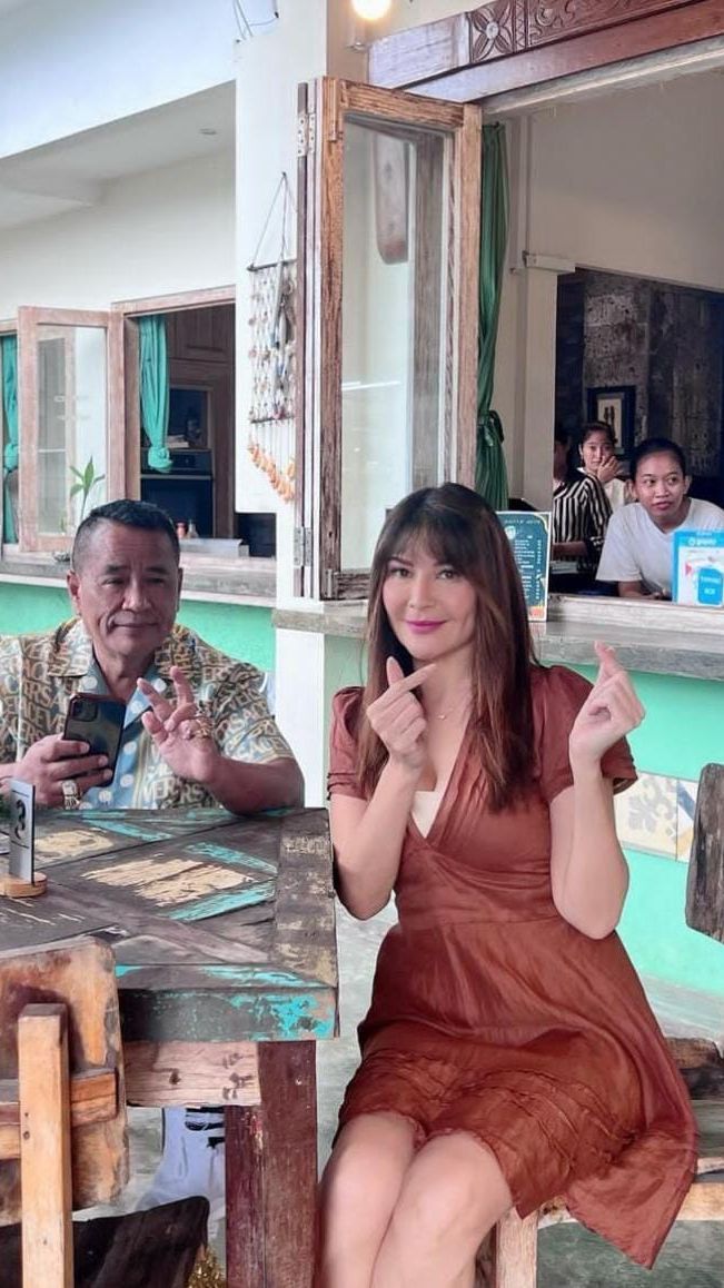 Potret Kedekatan Hotman Paris Hutapea dan Tamara Bleszynski, Makan Bersama di Bali