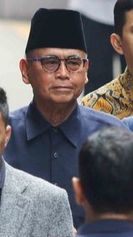 Salam Jempol Panji Gumilang Tiba di Bareskrim Polri