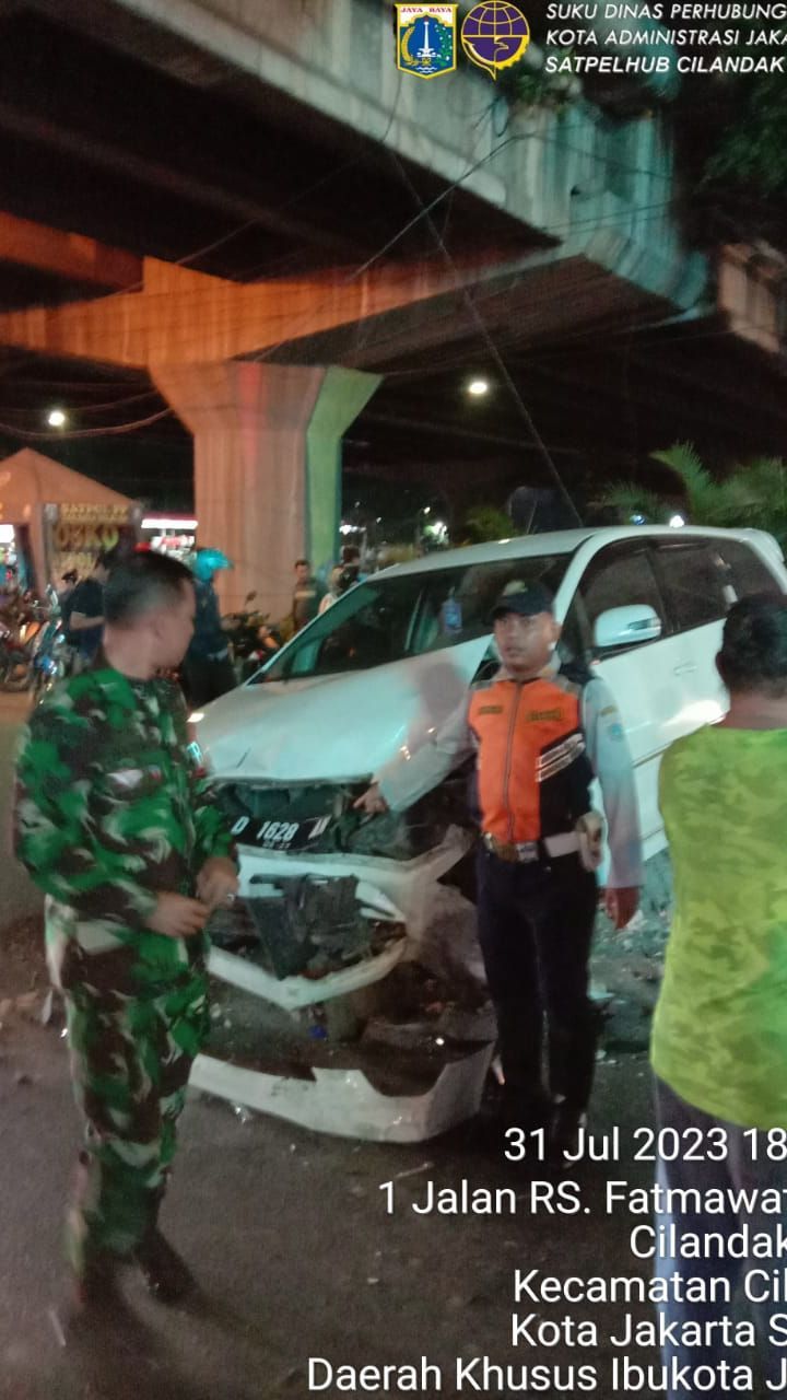 Kronologi Mobil Tabrak Sejumlah Pemotor hingga Tiang Lampu Merah Fatmawati Sampai Roboh