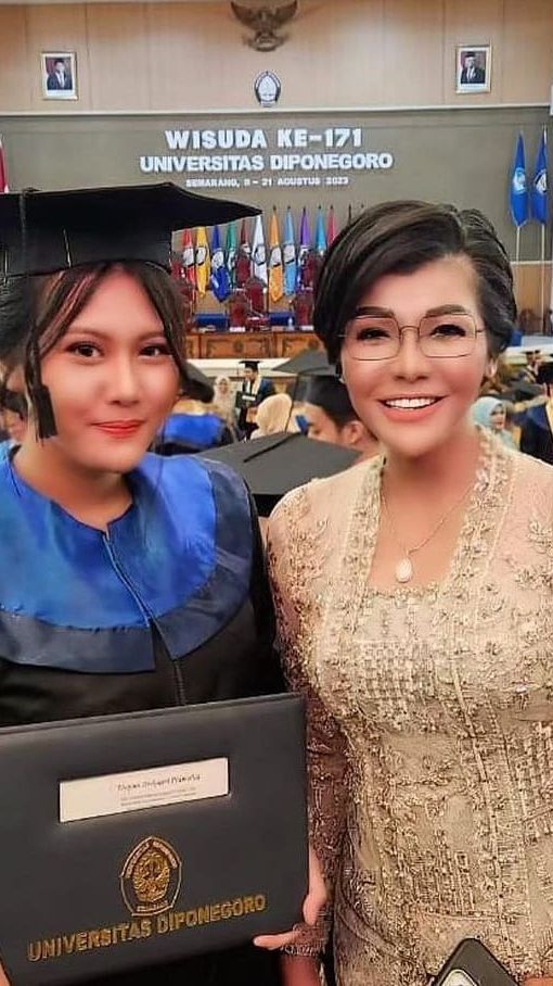 Cantiknya Putri Perwira Polwan Baru Wisuda Teknik Sipil, Tak Ikuti Jejak Ibu jadi Polisi