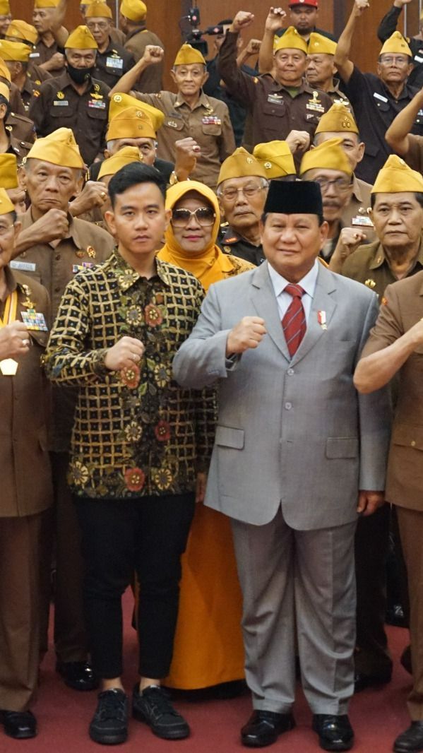 VIDEO: Momen Bacapres Prabowo Joget Bareng Relawan, Blak-blakan Peluang Gibran jadi Cawapres