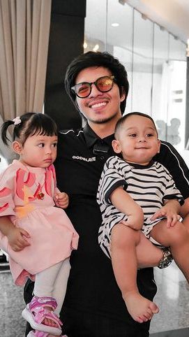 Gemas! Momen Kebersamaan Ameena dan Baby L Anak Lesti Kejora dan Rizky Billar, Ekspresinya Lucu saat Sama-sama Digendong Atta Halilintar