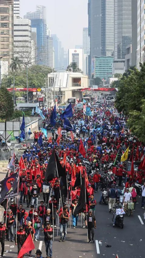 Daripada Demo, Jenderal Polisi Bintang Dua Ini Sarankan Buruh Gugat UU Ciptaker ke MK