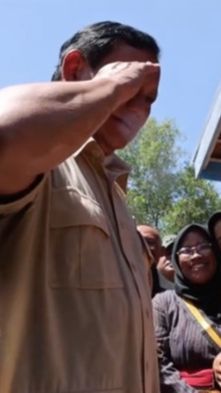 Bocil Dicuekin Prabowo saat Ingin Salaman, Endingnya Langsung Dikasih Hormat