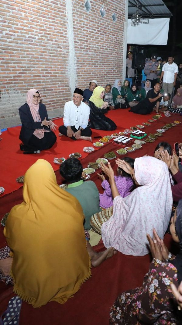 Potret Ganjar Menginap di Rumah Buruh Serabutan, Ngopi Lesehan dan Nyanyi Lagu 'Ojo Dibandingke'